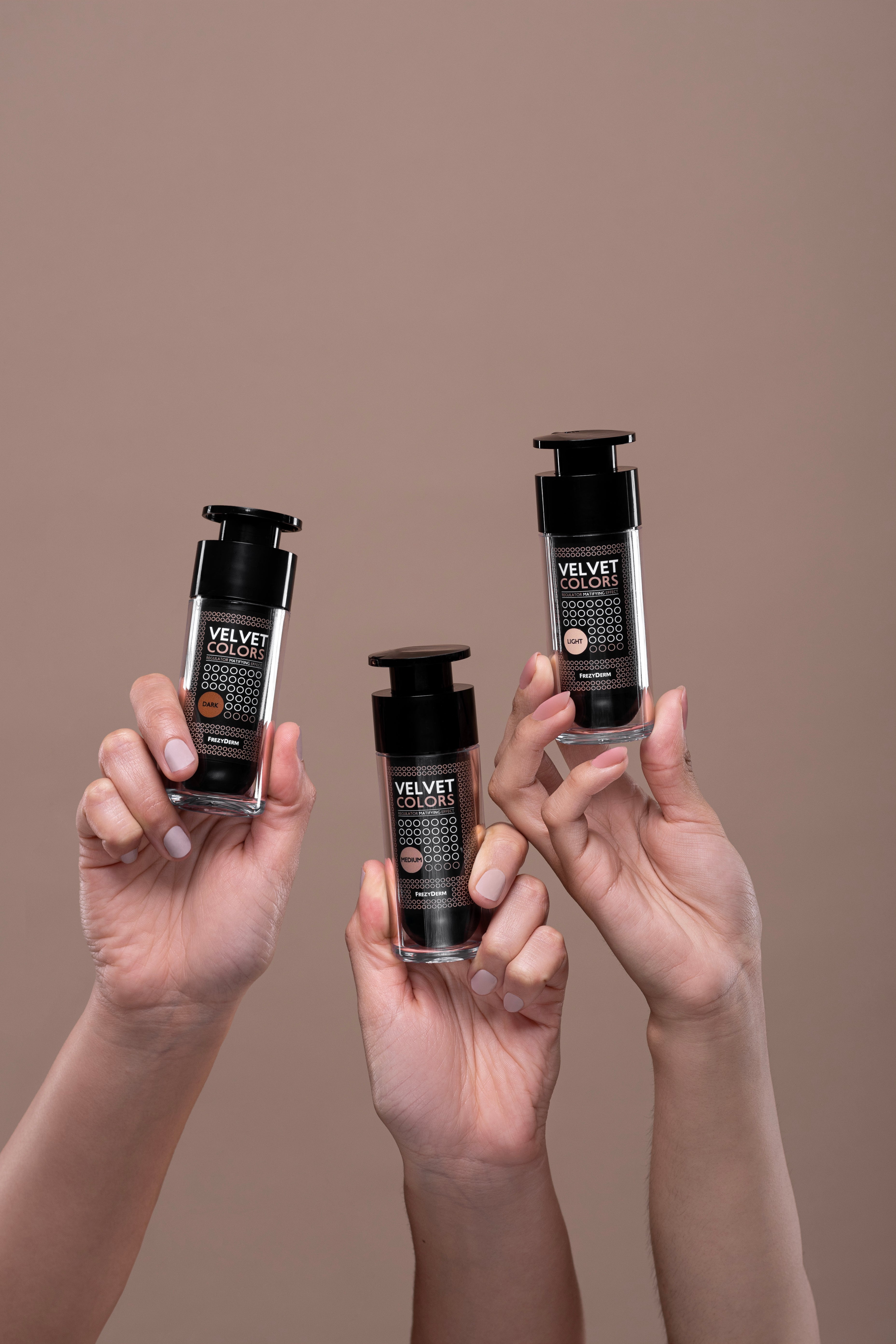 VELVET COLORS LIGHT - Matte Make Up